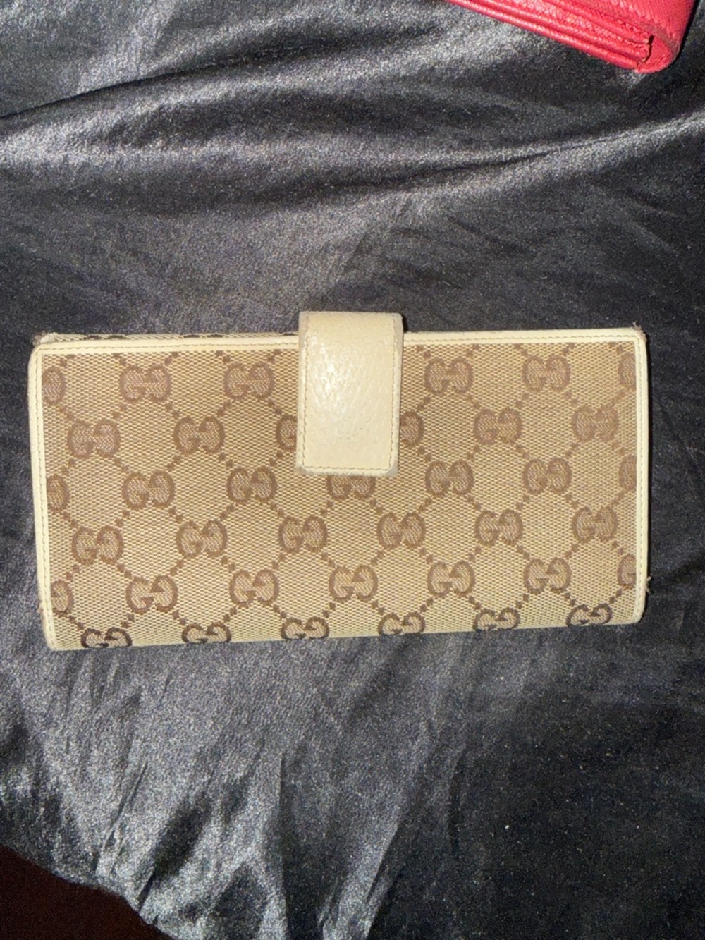 Salvatore Ferragamo Red Saffiano Leather Bow Clasp Wallet & Gucci wallet bundle - Picture 10 of 15